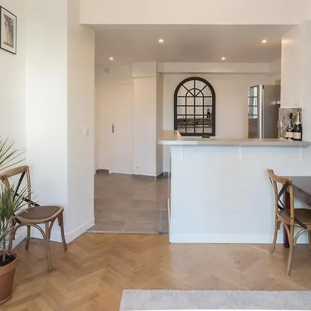 Beautiful In The Heart Of Apartment